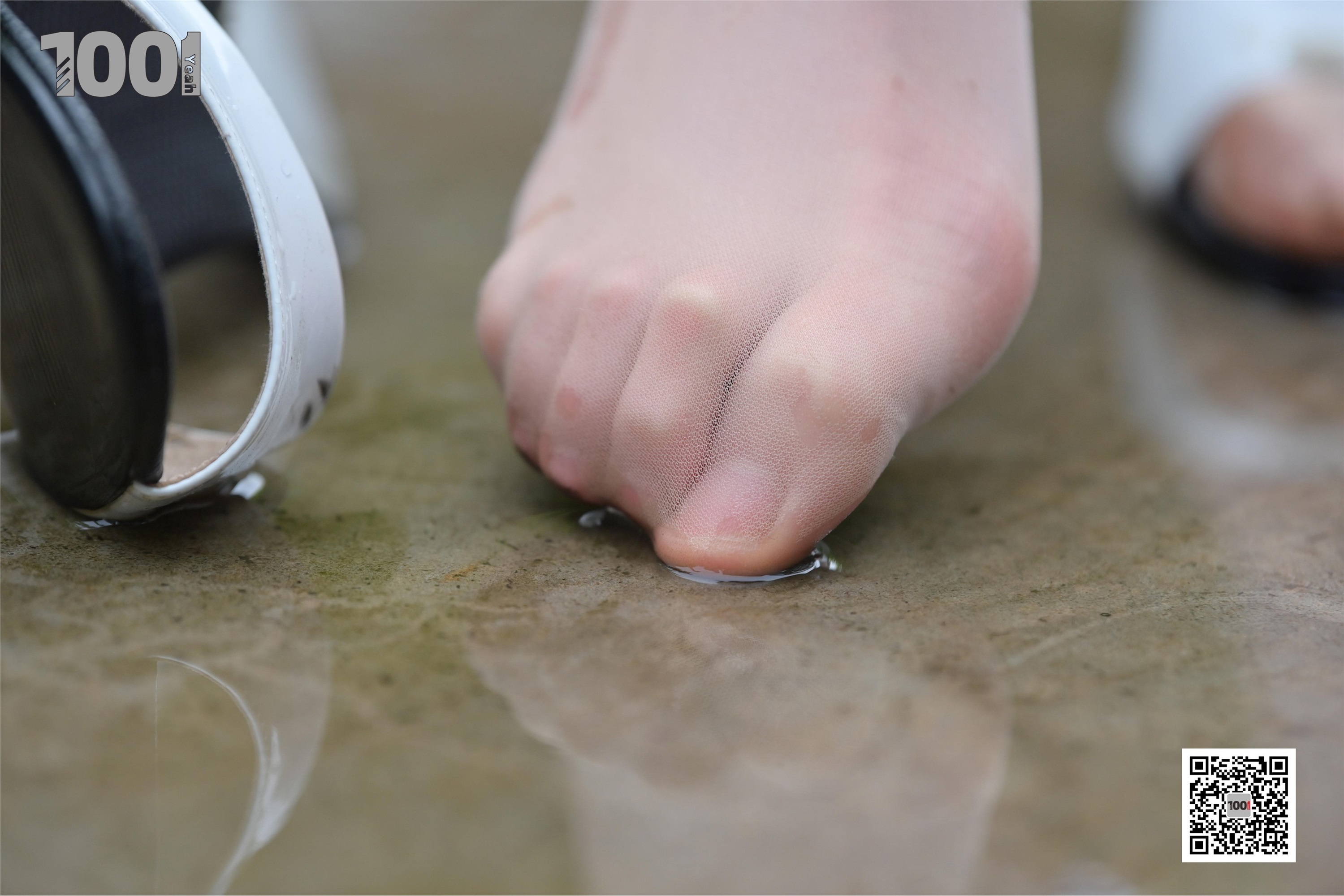 IESS异思趣向  一千零一夜《雨中漫步2》